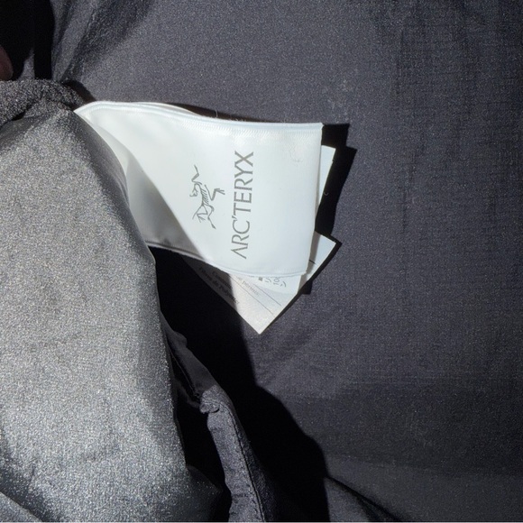 Arc'teryx Men's Black Performance Jacket - Picture 7 of 9